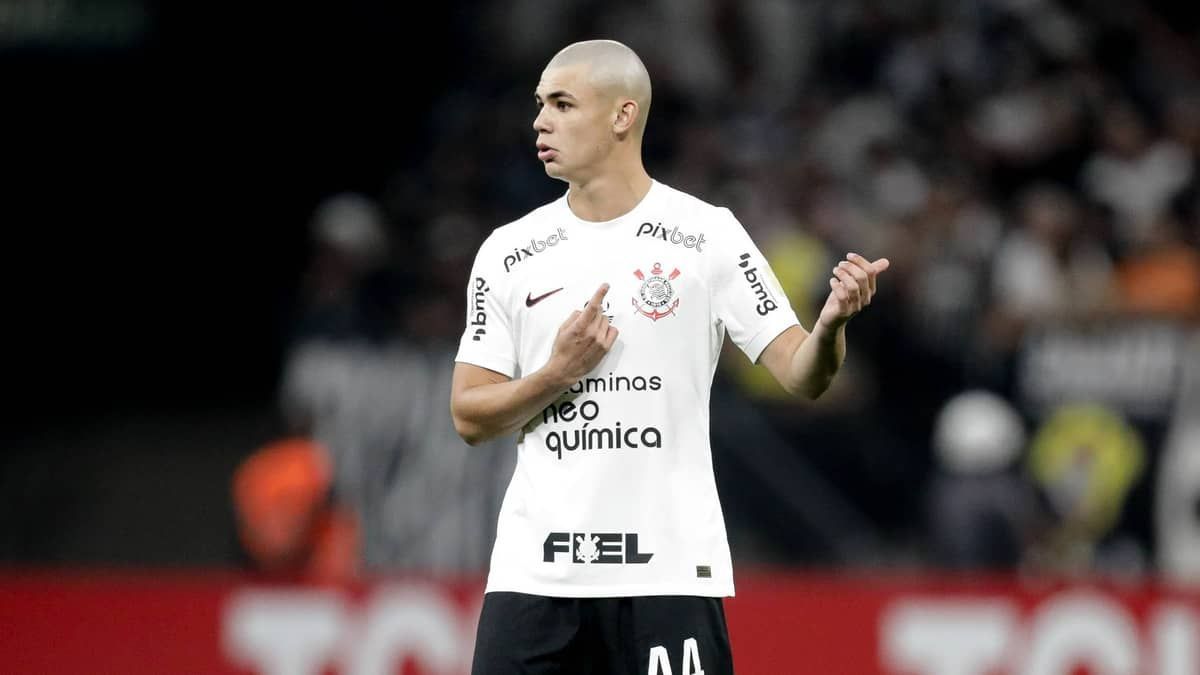 Corinthians acerta renovação de Gabriel Moscardo