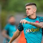 Vasco espera para ter a volta de Gabriel Pec contra o Cruzeiro; Medel deve desfalcar