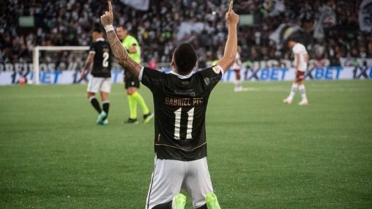 Gabriel Pec foi o heroi da vitória do Vasco diante do Fluminense