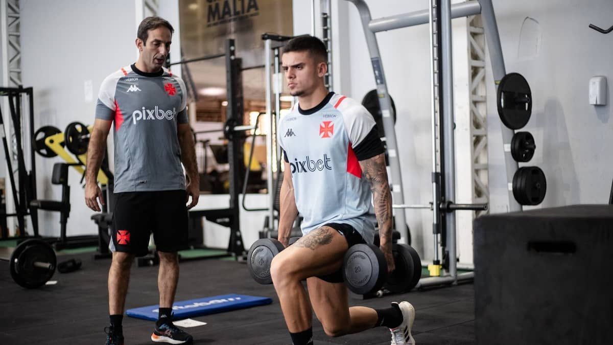 Artilheiro do Vasco no ano, Gabriel Pec ainda não impressiona com Ramón Díaz