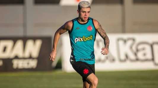 Gabriel Pec vive um excelente momento com a camisa do Vasco