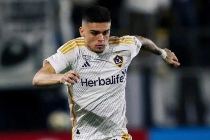 Boa fase de Gabriel Pec rende quantia milionária aos cofres do Vasco