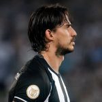 Gabriel Pires tem contrato de empréstimo prorrogado com o Botafogo