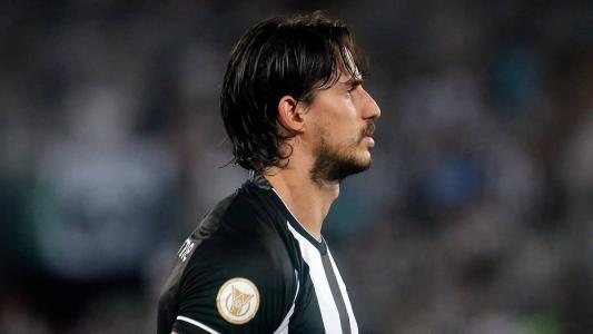 Gabriel Pires está regularizado e pode defender o Botafogo no segundo semestre