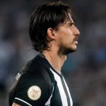 Jogador do Botafogo se posiciona após agressão a Luan