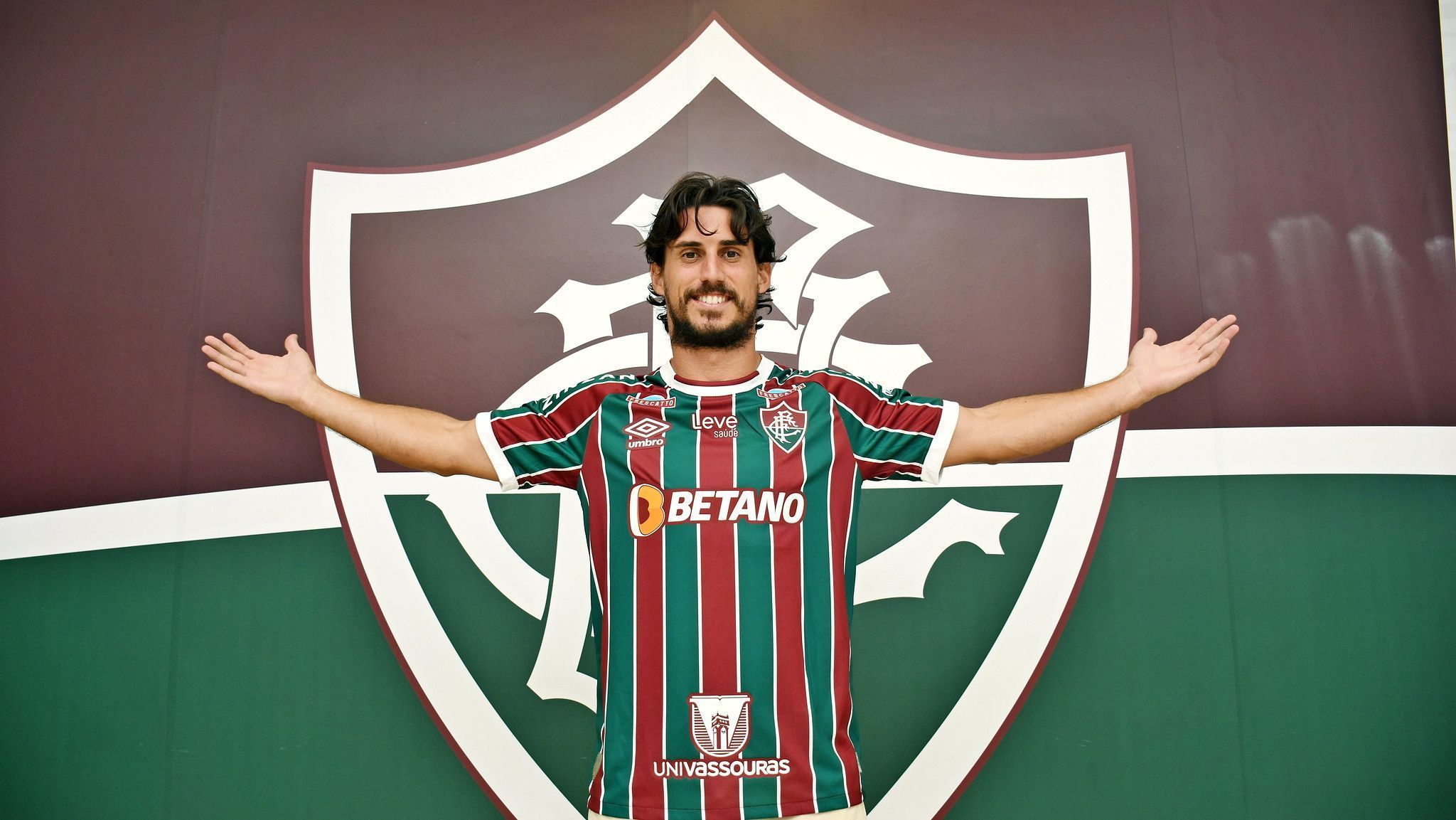 Fluminense anuncia contratação de Gabriel Pires, ex-Benfica e Botafogo