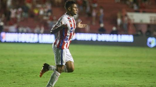 Gabriel Santiago marcou o gol da vitória do Náutico diante do Cruzeiro