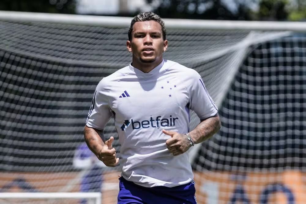 Médico do Cruzeiro detalha recuperação do atacante Gabriel Veron