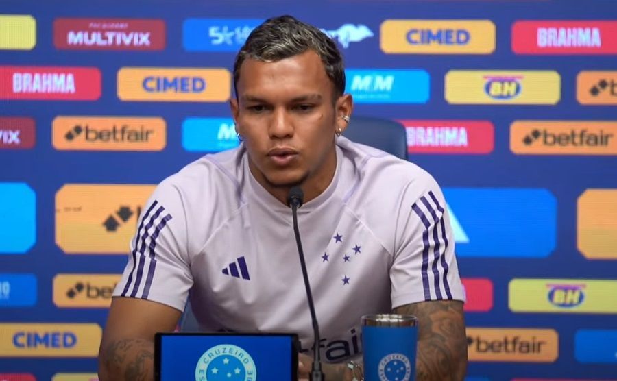 Reforço do Cruzeiro, Verón nega indisciplina e revela motivo de seguidas leões