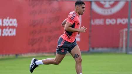 Gabriel volta a trabalhar com bola no Inter após oito anos