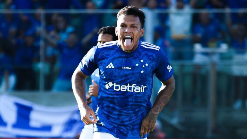 Dominante, Cruzeiro vence Bragantino, amplia boa fase e cola no G4 do Brasileiro