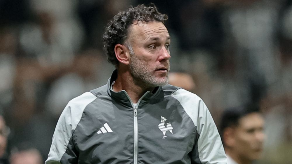Milito supera número de Coudet no Atlético, mas revive 'crise dos trinta' do compatriota