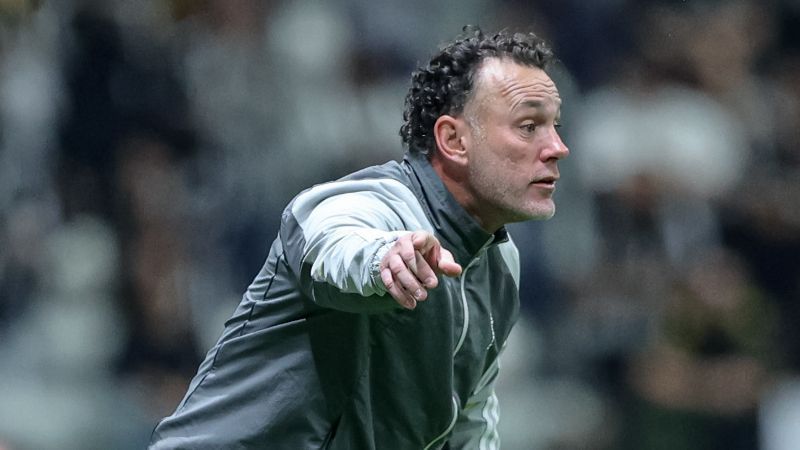 Milito comenta negociação do Atlético por Vera: 'Atua em qualquer time do mundo'