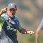 Improvisações no Atlético? Milito rebate pergunta e dá explicações