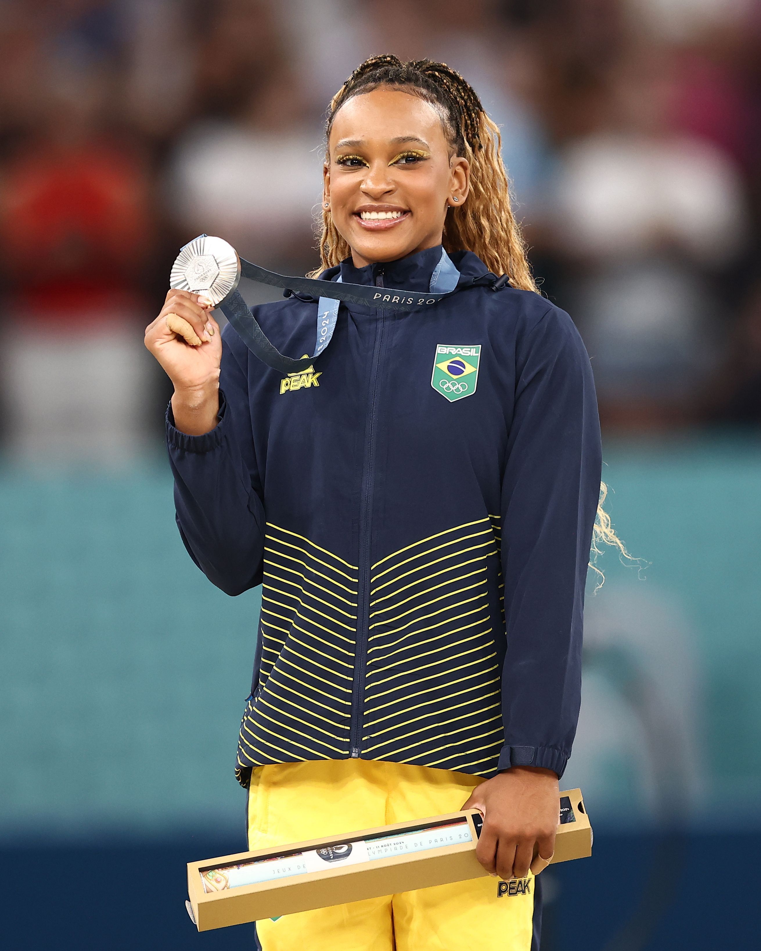 Rebeca Andrade anuncia decisão após prata no individual geral de Paris 2024