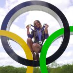 Rebeca Andrade é ovacionada por passageiros e tripulantes em voo 