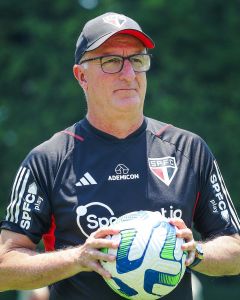 Dorival Júnior comandando última semana de trabalho do elenco do São Paulo