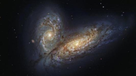Galáxias parecem próximas na imagem, mas estão a 20 mil anos-luz uma da outra