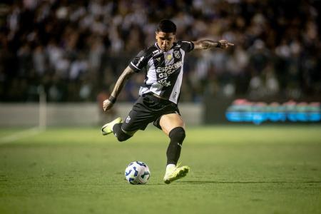 Galeano em ação pelo Ceará