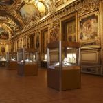 Ação relâmpago, joias de Napoleão e fuga em scooter: veja detalhes de roubo no Louvre