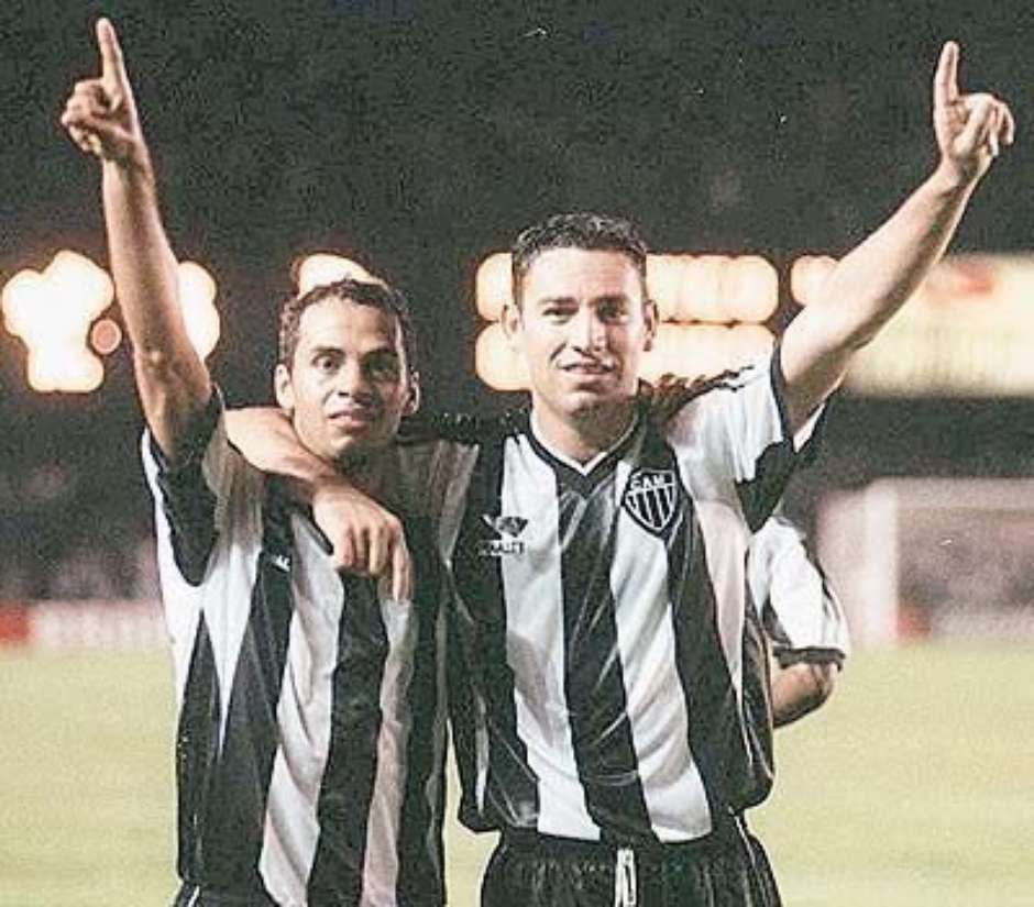 Jogadores do Atlético esgotaram chopp em bar de BH após eliminar Cruzeiro no Brasileirão