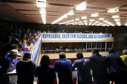 Durante mais de dez horas de votação, servidores ocuparam as galerias do plenário da ALMG