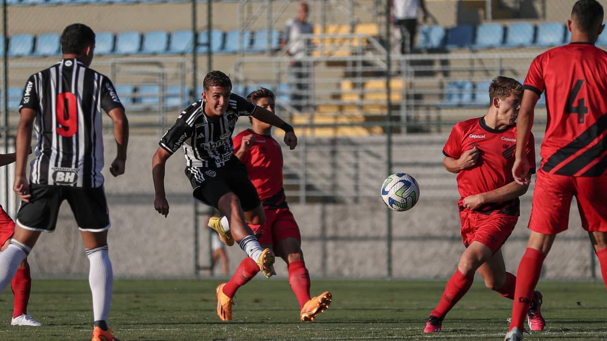 Atlético busca empate nos acréscimos com o Athletico-PR pela Copa do Brasil Sub-17
