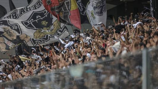 Galo foi multado após torcedores arremessarem objetos no campo em derrota para o Flamengo