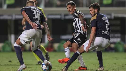 Galo jamais perdeu para adversários peruanos em sua história