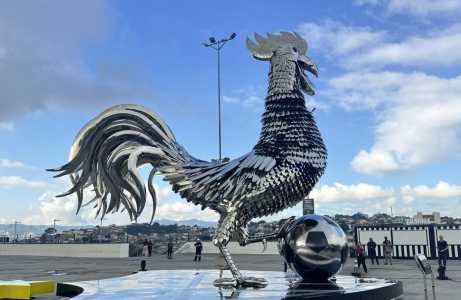 Galo Inox da Arena MRV, instalado em parceria do Atlético com a Aperam