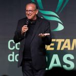 Galvão Bueno anuncia lançamento do documentário 'Olha o que ele fez'