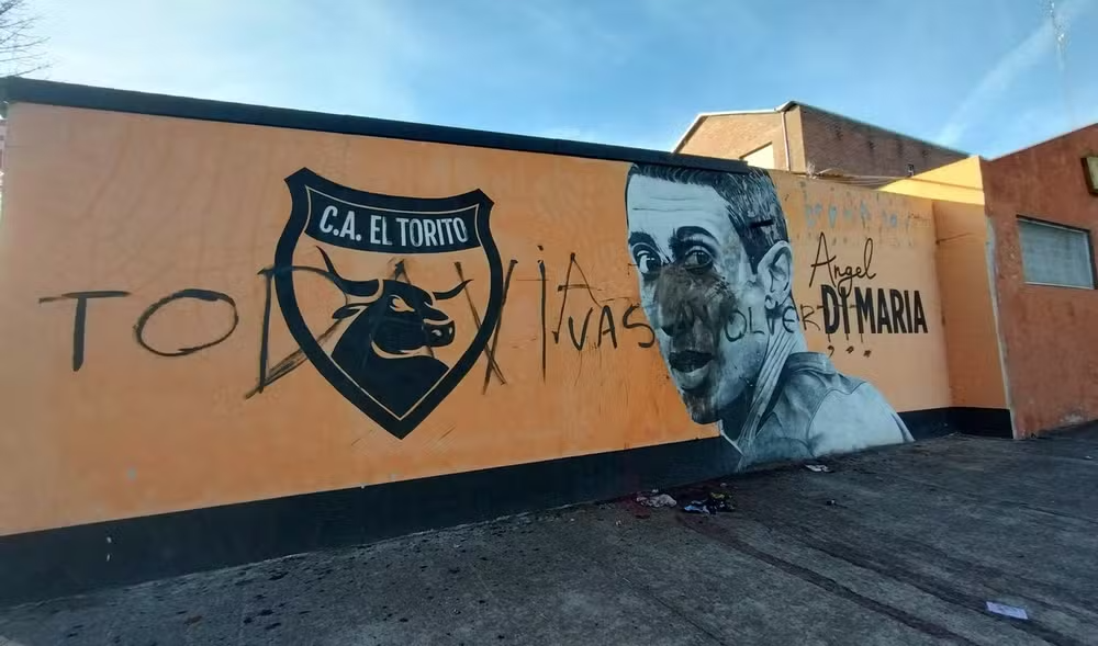 Com imagem em muro pichada, Dí María volta a ser alvo de ameaças em Rosário