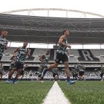 Botafogo finaliza preparação para jogo contra o Inter; veja os relacionados