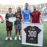 Ganso é homenageado por marca histórica com a camisa do Fluminense
