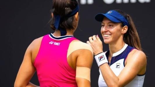 Garcia (de costas) e Stefani venceram neste domingo (9)