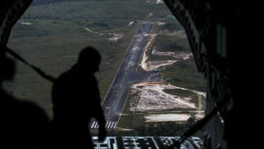 Garimpeiros estão fugindo do Território Indígena Yanomami desde o bloqueio aéreo determinado pelo Governo Lula