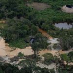 Lula manda cortar transporte fluvial e aéreo para sufocar garimpo ilegal em terra Yanomami