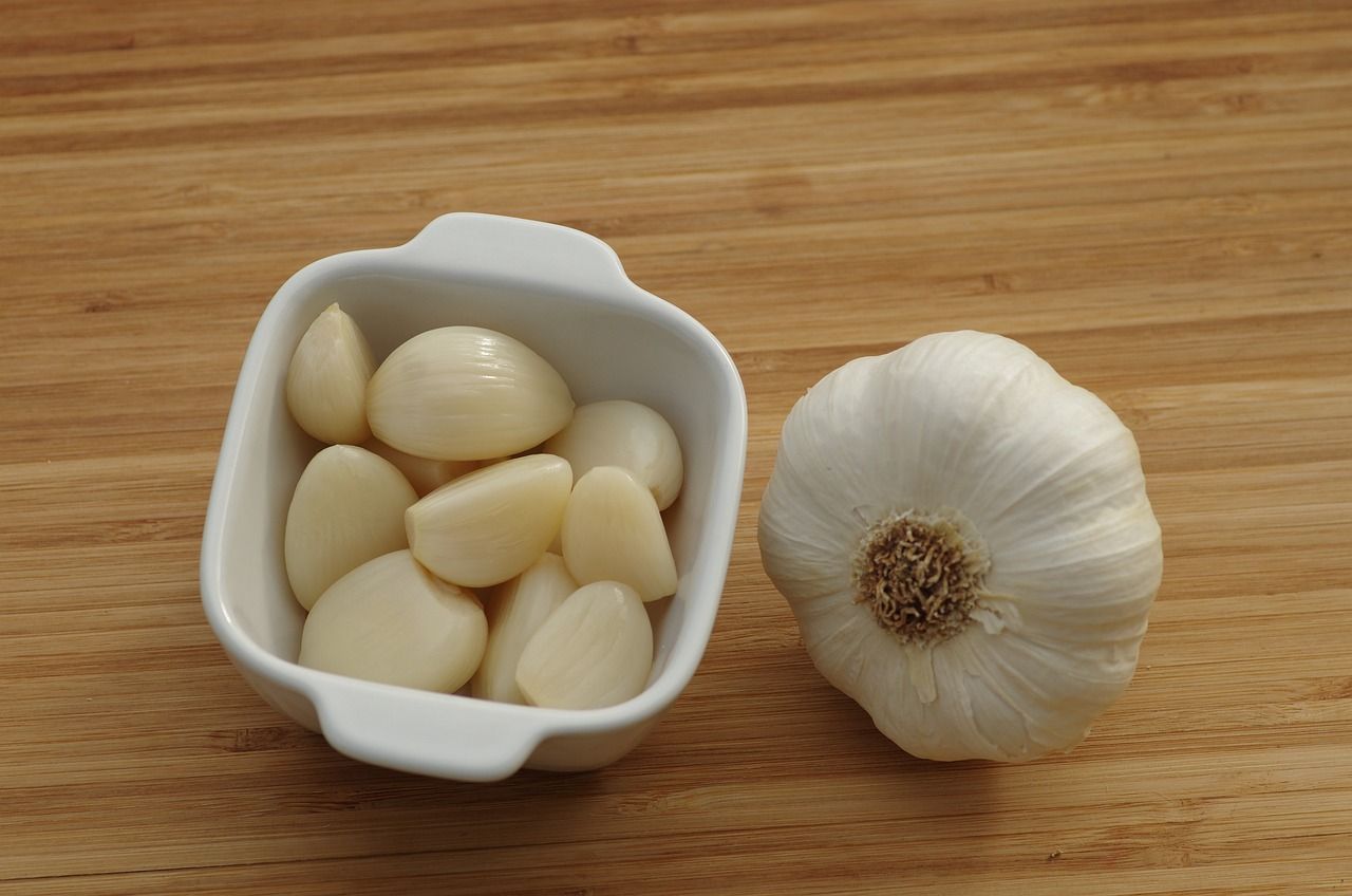 Usar alho na comida é benéfico para saúde? Pesquisa revela novas propriedades do vegetal