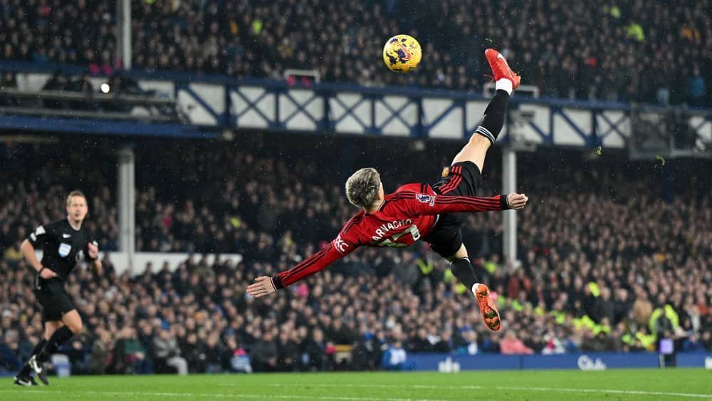 Garnacho faz gol antológico, e Manchester United vence Everton pela Premier League