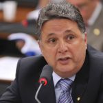 Garotinho, ex-governador do RJ, tem alta do hospital e tratará pneumonia em casa