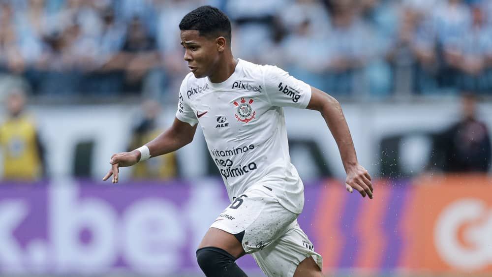 Wesley retoma espaço no Corinthians e vive expectativa por titularidade