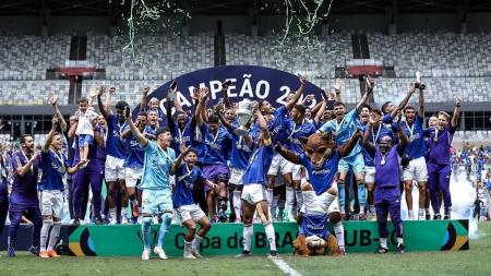 Garotos da base do Cruzeiro ganharam mais uma chance de treinar com a equipe principal