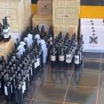 Homem é preso com 60 garrafas de vinho e 1,6 mil cigarros eletrônicos em ônibus no Paraná