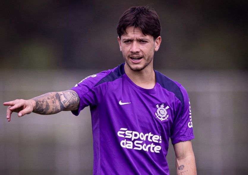 Corinthians treina bolas paradas para enfrentar RB Bragantino na volta do Brasileiro