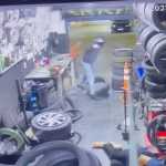Vídeo mostra momento em que borracheiro é assassinado em BH por garupa que perseguia rival; assista