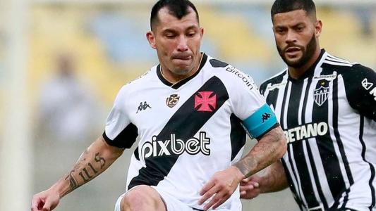 Gary Medel caiu nas graças da torcida do Vasco e vive bom momento no clube