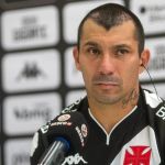 Medel aparece no BID e pode estrear pelo Vasco diante do Athletico