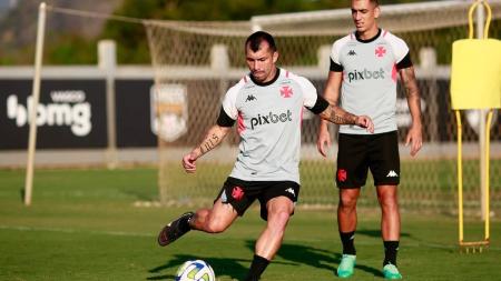 Gary Medel foi um dos principais reforços do Vasco nesta janela de transferências