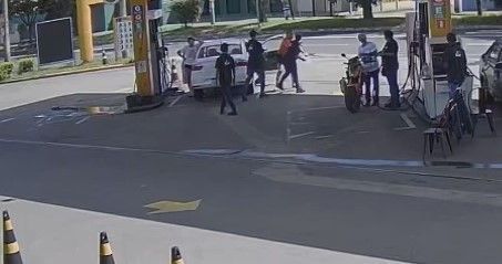 ‘Fui muito humilhada’, diz frentista que apanhou de cliente em posto de Uberlândia