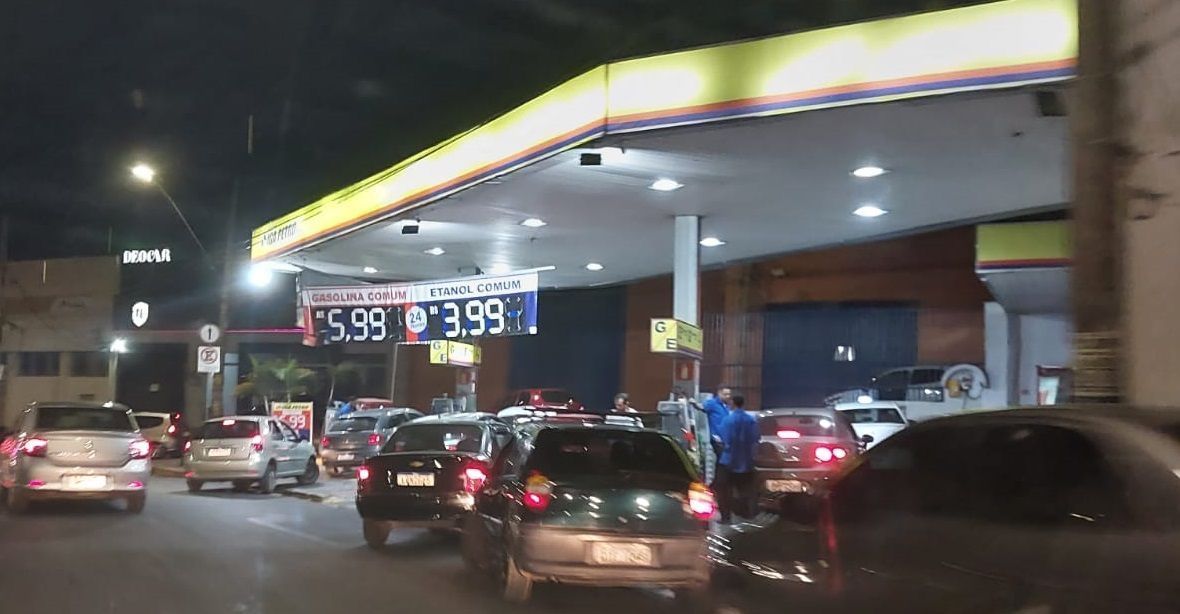 Gasolina tem queda em alguns postos de BH, e litro é encontrado por menos R$ 6